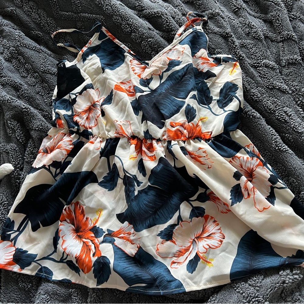 shein top plus floral ruffle hem cami top  in Navy and Orange